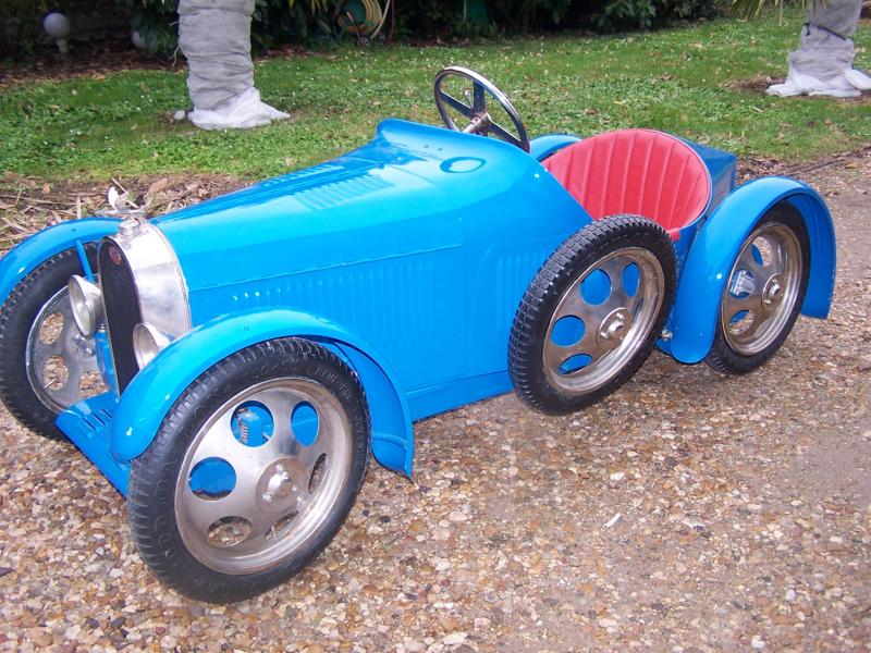 Voiture à pédale Euréka rouge, année 30, manque la cal…