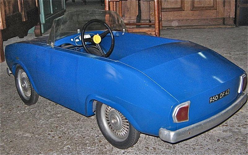 Voiture à pédales bleu Luxe - 12616 - Photos Jouets voiture a