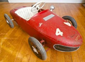M.G, Morellet et Guérineau : voiture de course n°2 Lotus à pédales